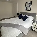 Stylish 1-Bedroom Apartment Sleeps 3 In Central Birmingham