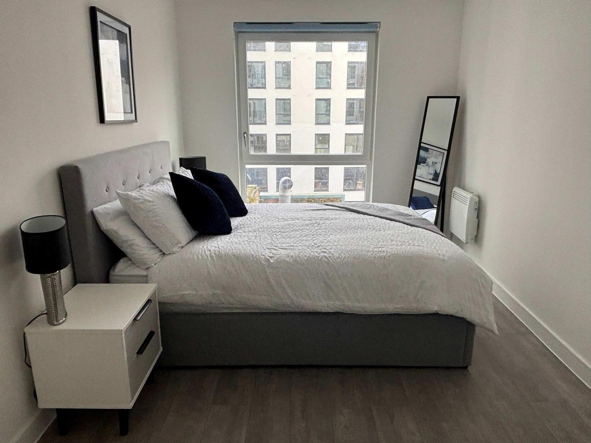 Stylish 1-bedroom Sleep 3 In Apartment *