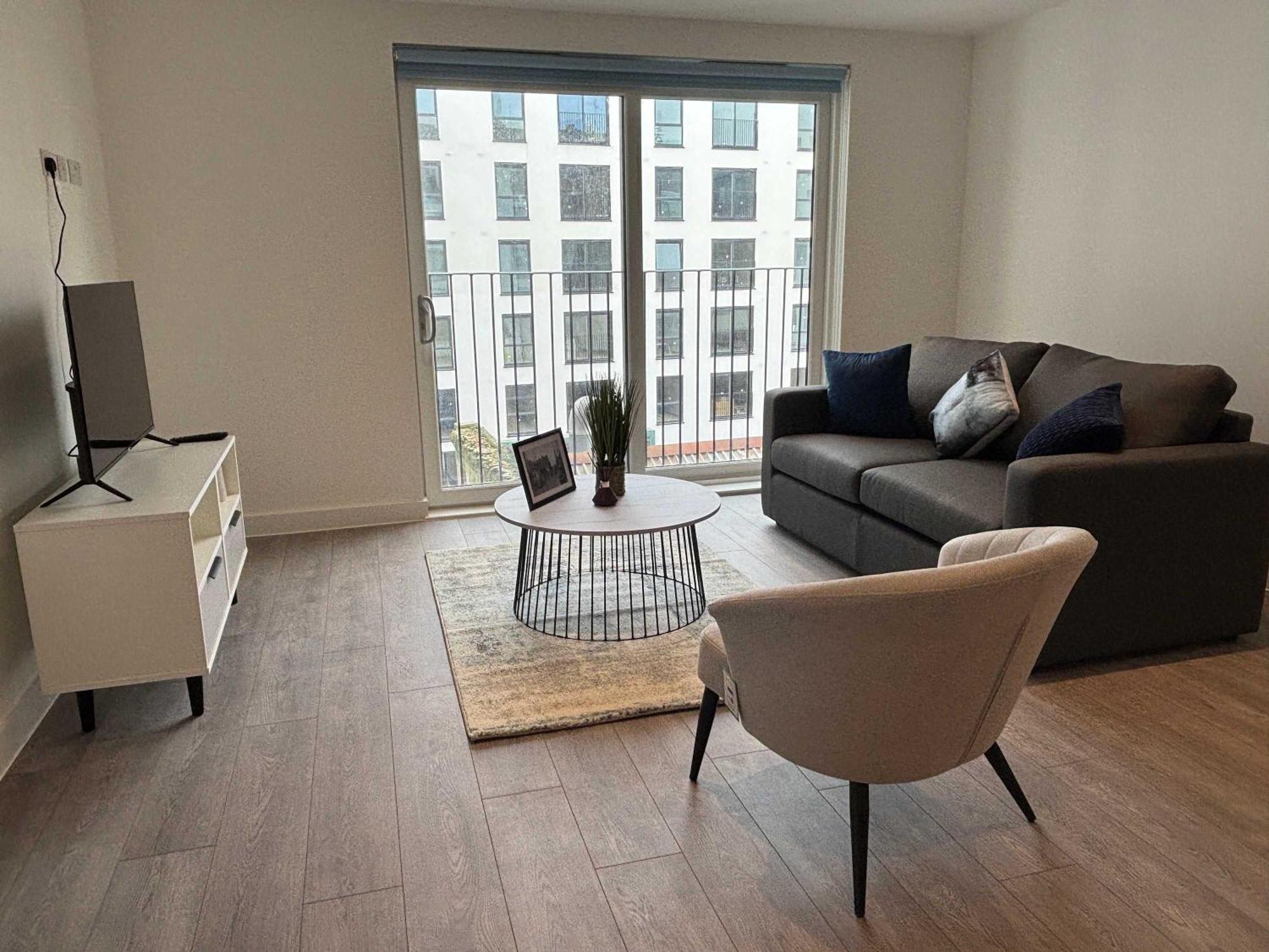 Apartment Stylish 1-bedroom Sleep 3 In *