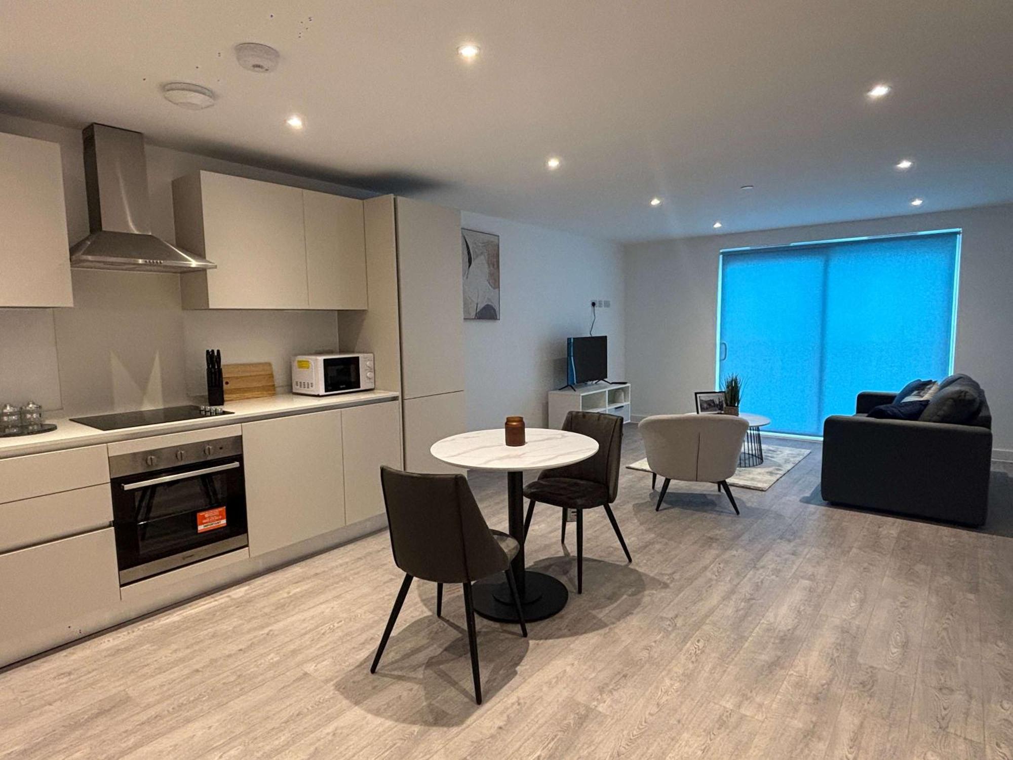Stylish 1-bedroom Sleep 3 In Apartment *
